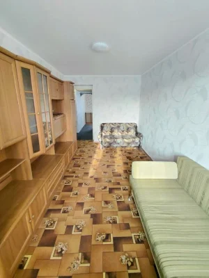 1 кімнатна квартира на 2 поверсі поруч із зупинкою