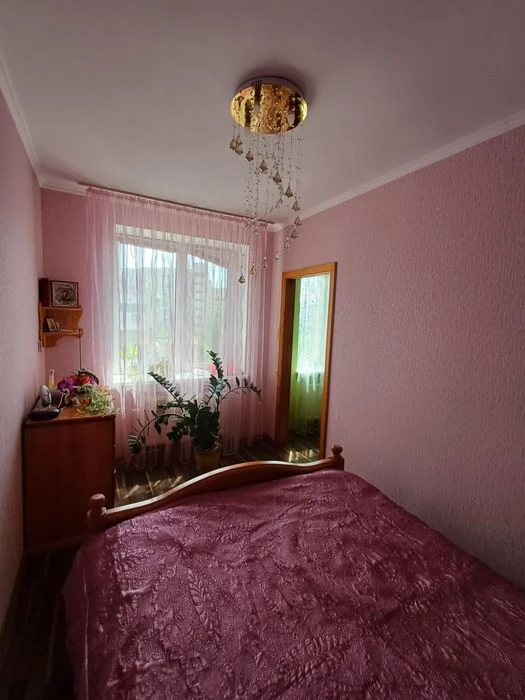 Продам 3х кімнатну квартиру Г.Крут,  автон.опален., ремонт,