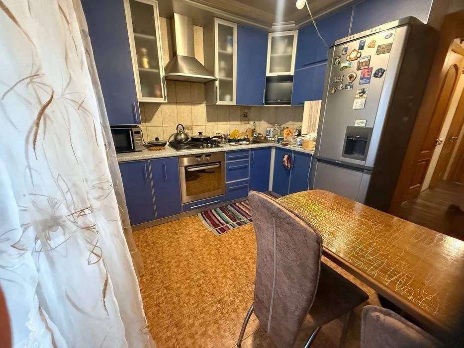 Продам 3х кімнатну квартиру Г.Крут,  автон.опален., ремонт,