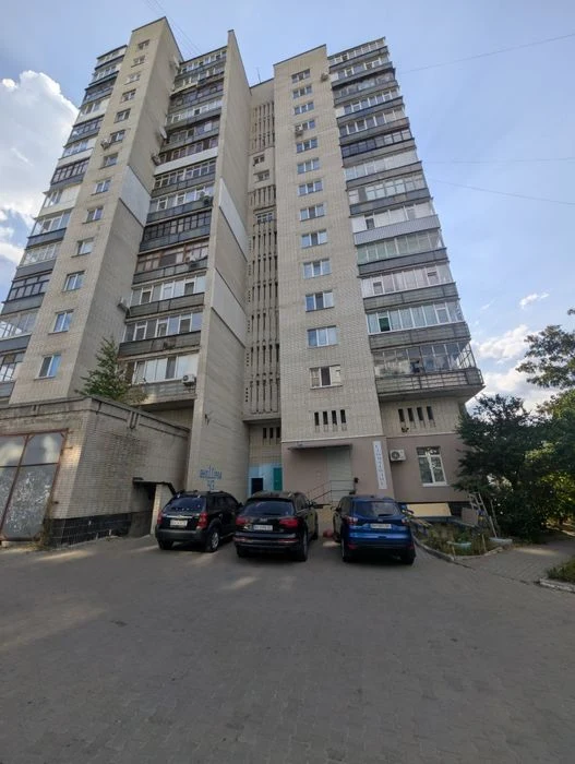 Квартира на І. Сірка біля клініка Unicam