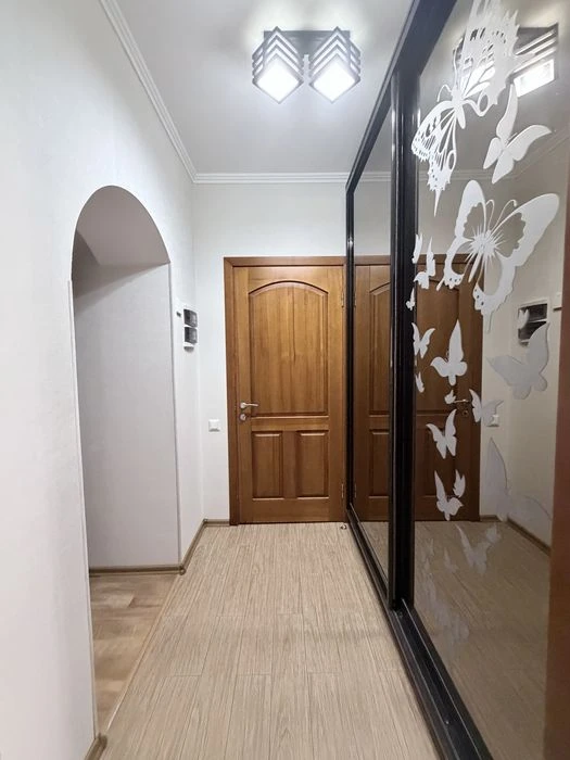 Продам 2-х кімнатну центр Кожедуба