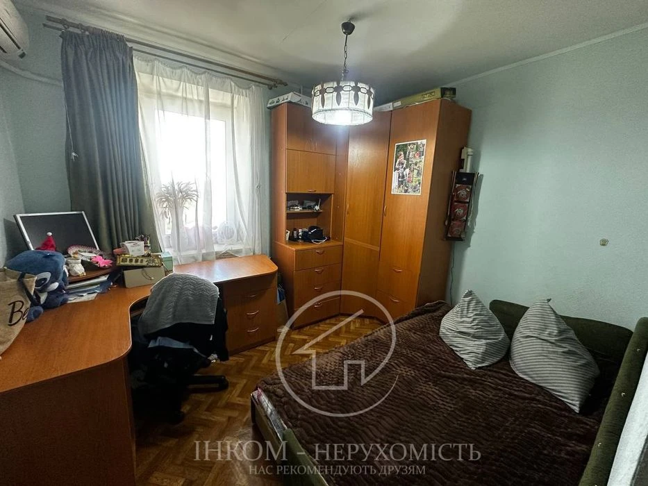 3к квартира з кухнею 12м