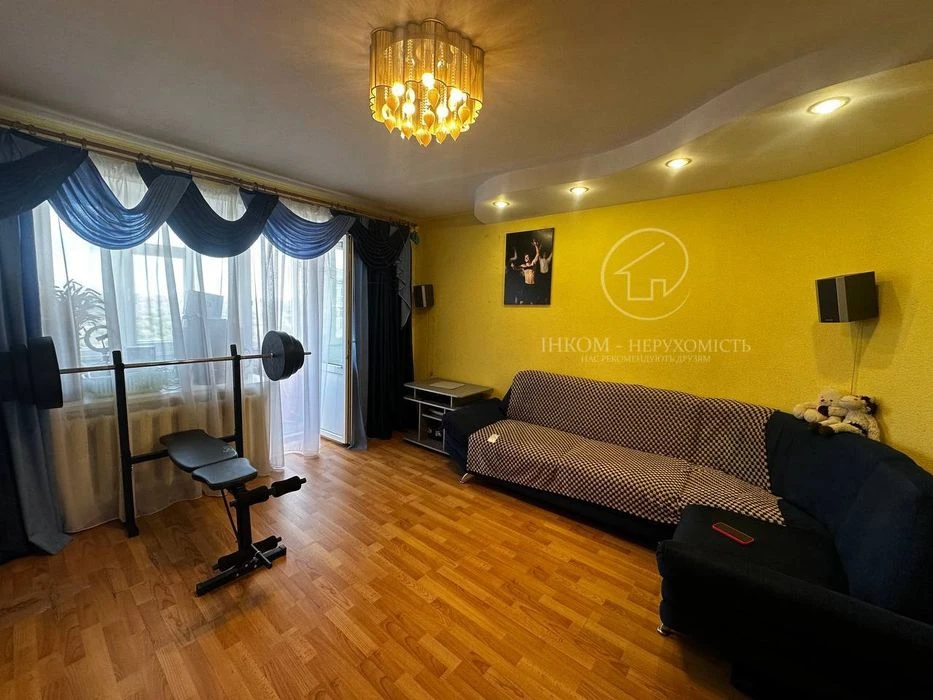 3к квартира з кухнею 12м