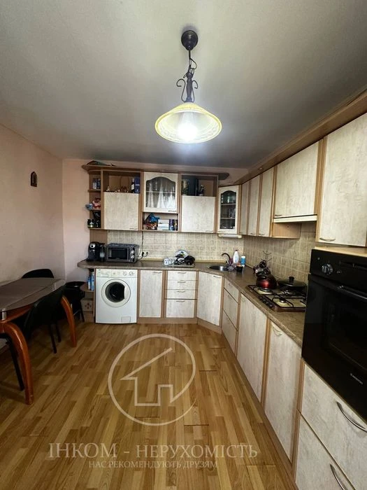 3к квартира з кухнею 12м