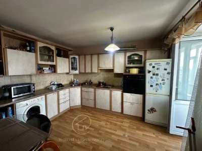 3к квартира з кухнею 12м