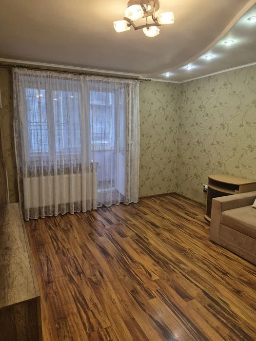 Продам 2х кімнатну Г.Крут авт.опален, меблі, техніка