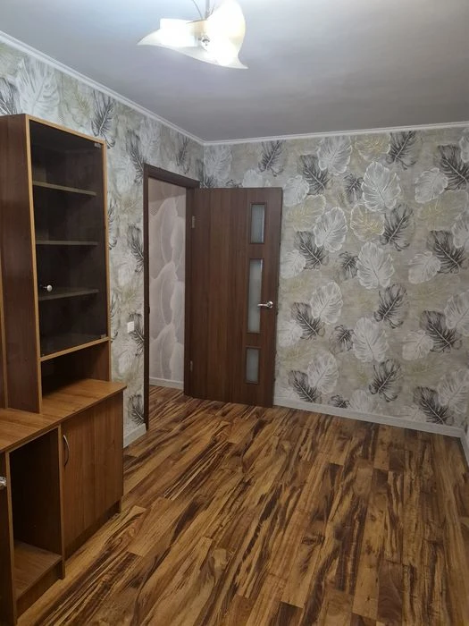 Продам 2х кімнатну Г.Крут авт.опален, меблі, техніка