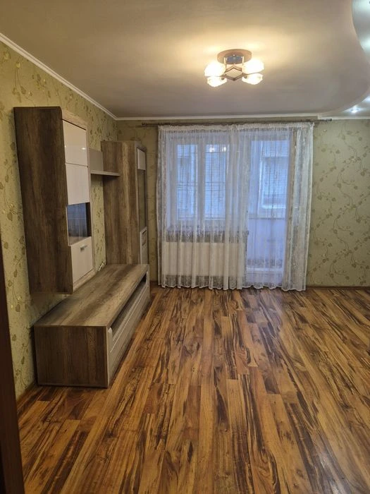 Продам 2х кімнатну Г.Крут авт.опален, меблі, техніка