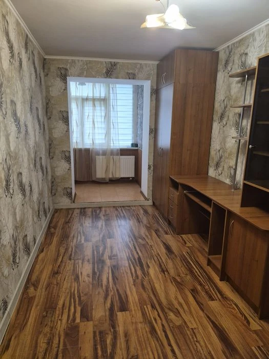 Продам 2х кімнатну Г.Крут авт.опален, меблі, техніка