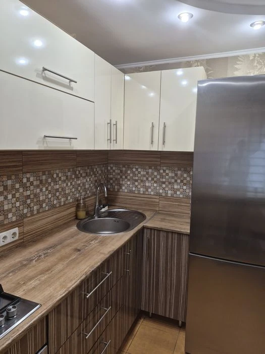Продам 2х кімнатну Г.Крут авт.опален, меблі, техніка