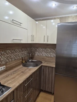 Продам 2х кімнатну Г.Крут авт.опален, меблі, техніка