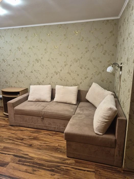 Продам 2х кімнатну Г.Крут авт.опален, меблі, техніка