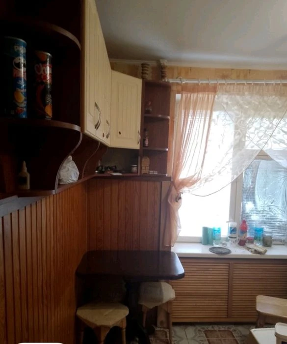 Продаж класної 3к з автономне опаленням 2 поверсі в цеглі !