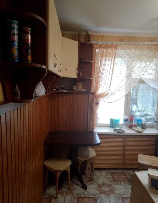 Продаж класної 3к з автономне опаленням 2 поверсі в цеглі !