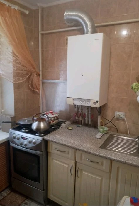 Продаж класної 3к з автономне опаленням 2 поверсі в цеглі !