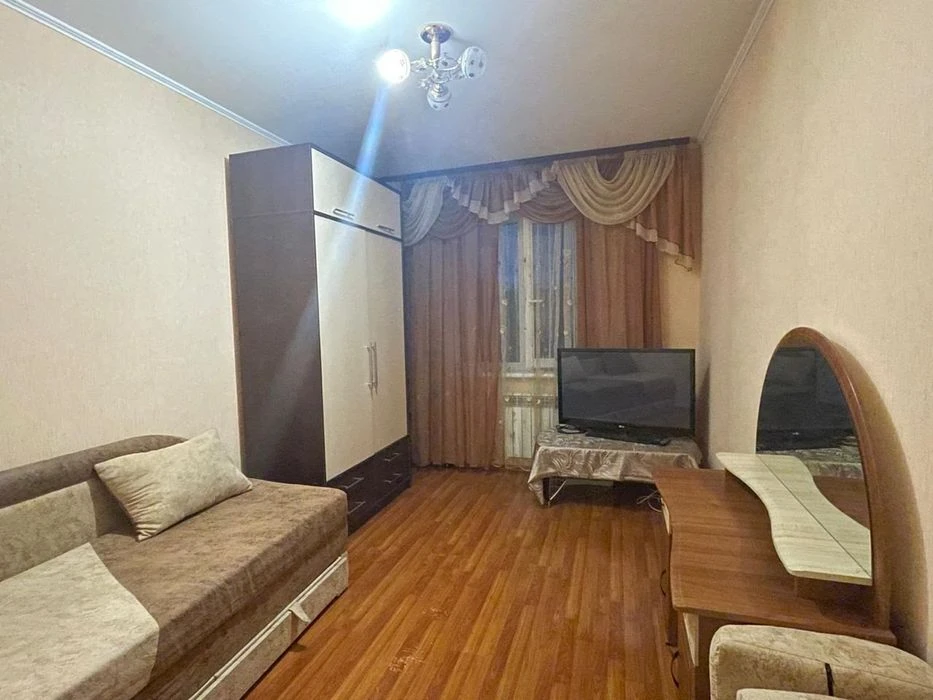 Продам 2 кім, паркова зона, меблі та техніка