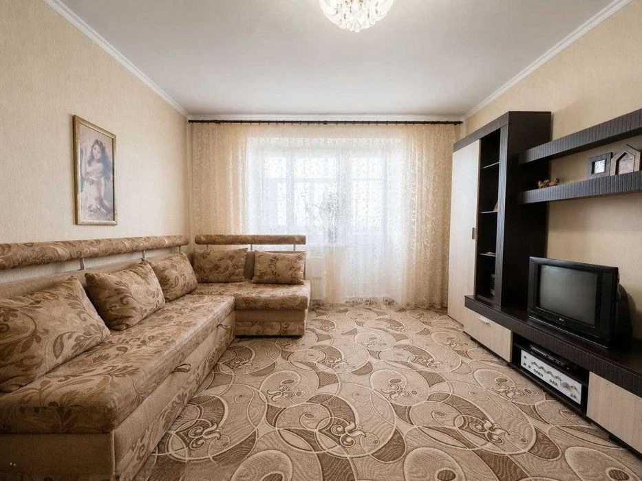 Продаж теплої та світлої 2х кімнатної квартири на Роменській