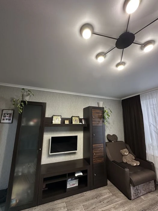 Продаж 2кім в цегляному будинку