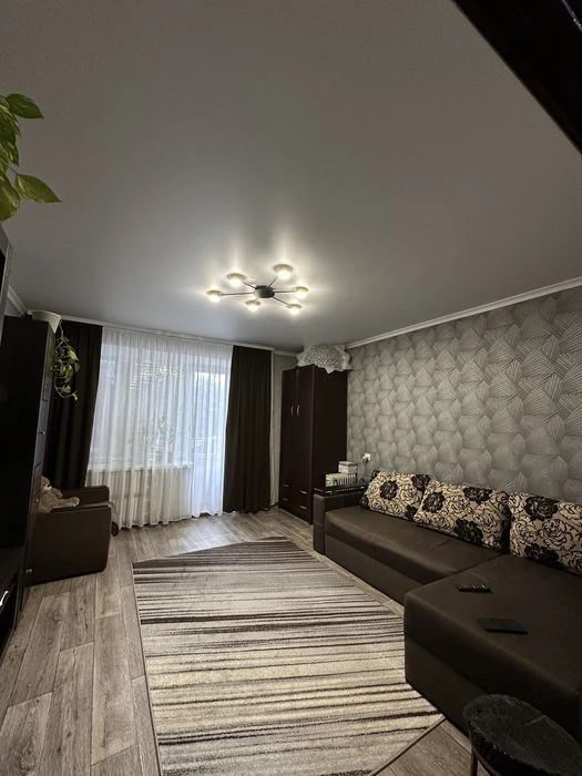 Продаж 2кім в цегляному будинку