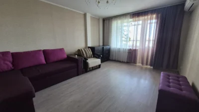 Продам 1 кім, Центр, Меблі та техніка