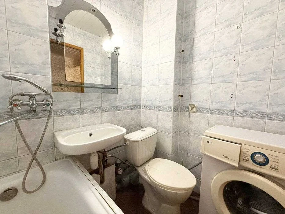Продаж 1-кімнатної квартири по вул.Нижньосироватська