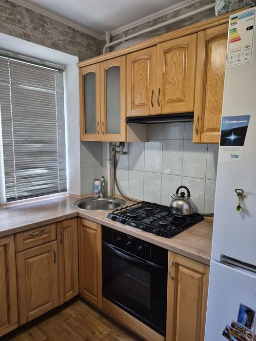 Продам 3х кімнатну квартиру Металургів.  Ремонт. Меблі.  Тех