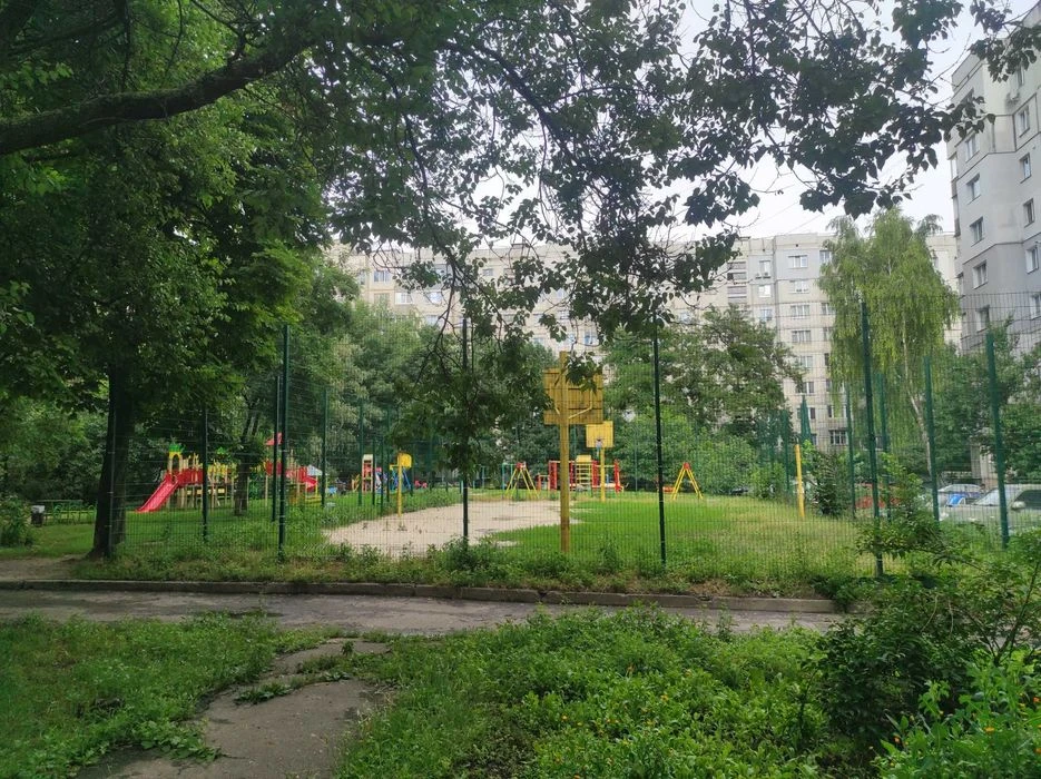 Терміново!Гарна квартира,без ремонту,практично у центрі.Влас