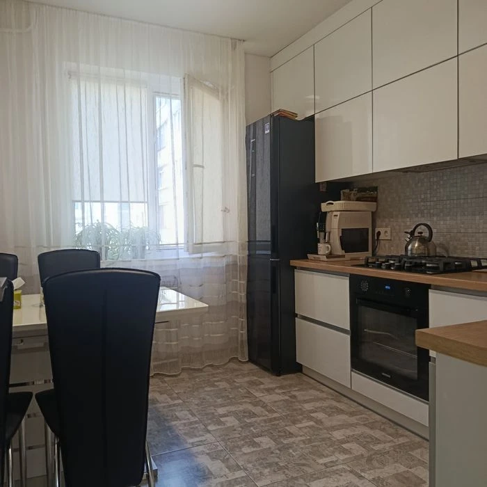 Продаж 3к квартири, Героїв Крут.