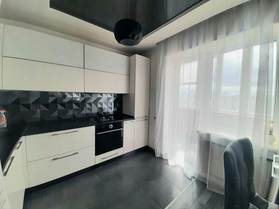 Продам 1кім з АО, Паркова Зона, свій двір, Меблі та техніка