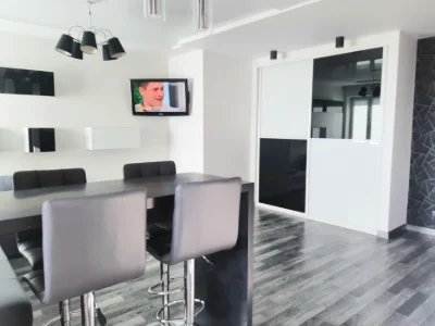 Продам 1кім з АО, Паркова Зона, свій двір, Меблі та техніка