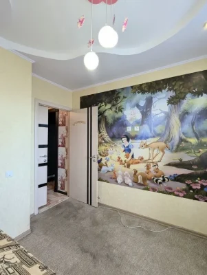 Сімейна трикімнатна біля річки!