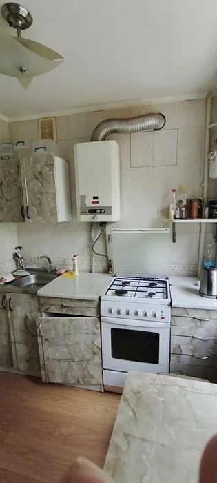 Продаж велика 2 к Кондратьєва 3 поверх
