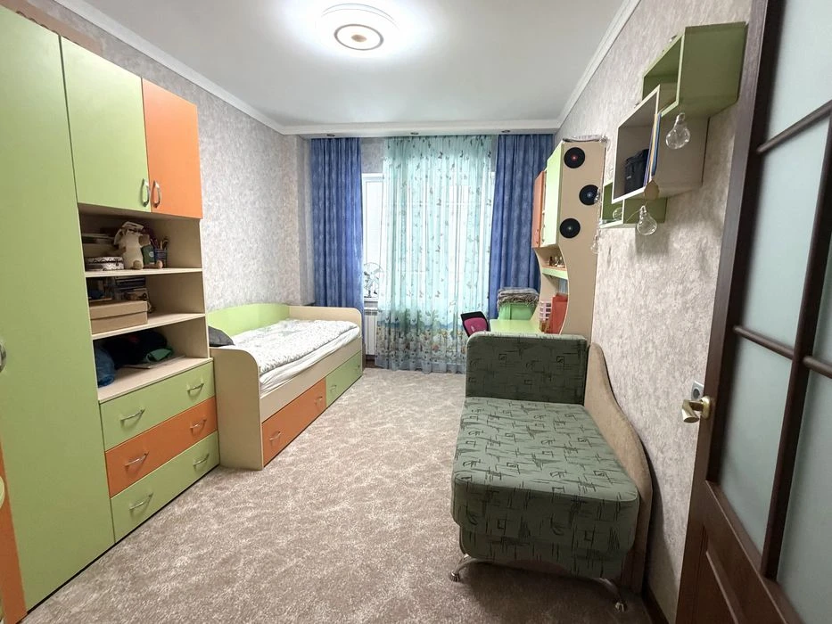 Продаж 4 кімн. квартири