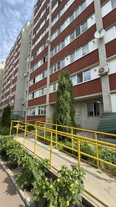 2 кмінатна квартира вул . Київська ( район Педуніверситету)