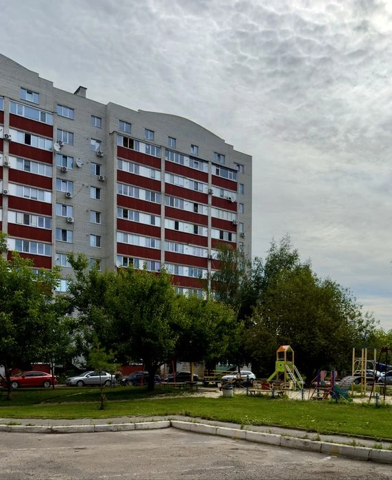 2 кмінатна квартира вул . Київська ( район Педуніверситету)