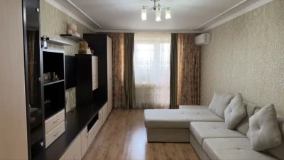 2 кмінатна квартира вул . Київська ( район Педуніверситету)