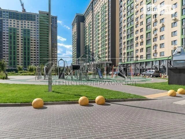 Продажа 3к квартиры 99 кв. м по ул. Михаила Максимовича 32 •