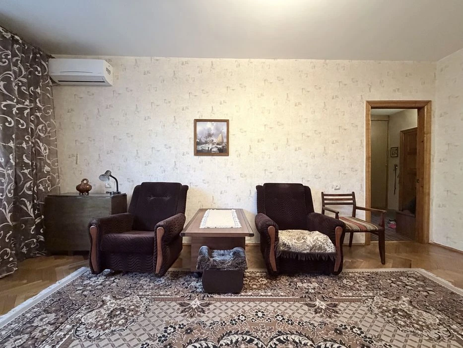Продам 2-шку центр 60 кв.м.