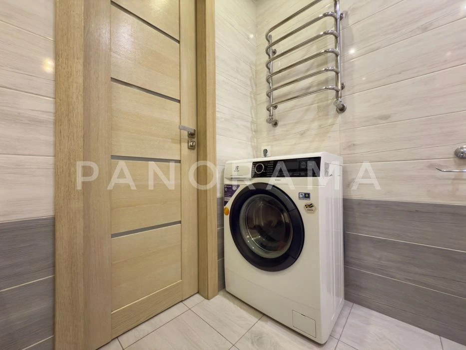 2 кімнатна квартира в центрі, 62м2