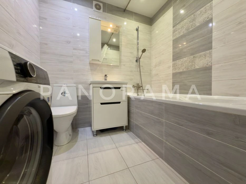 2 кімнатна квартира в центрі, 62м2