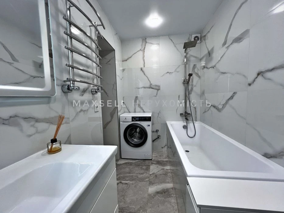 Продам 3-кімнатну квартиру в новобудові з якісним ремонтом