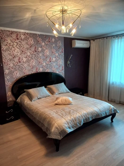 2-к квартира 96м² з євроремонтом у центрі біля парку "Казка"