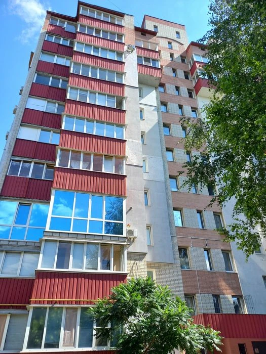 2-к квартира 96м² з євроремонтом у центрі біля парку "Казка"
