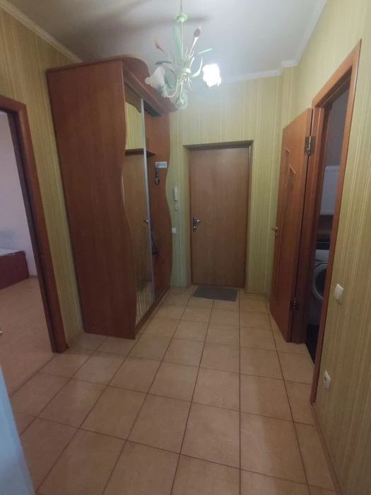 1-кімнатна в НОВОБУДОВІ самий Центр 3/5поверх з меблями і те