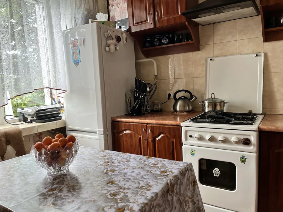 Продам 2 к кв на Садовій