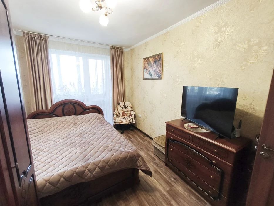 Продам затишну 3к.квартиру з великою кухнею по вул. Білопіль