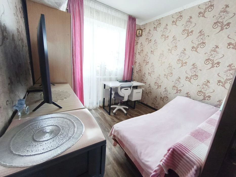Продам затишну 3к.квартиру з великою кухнею по вул. Білопіль