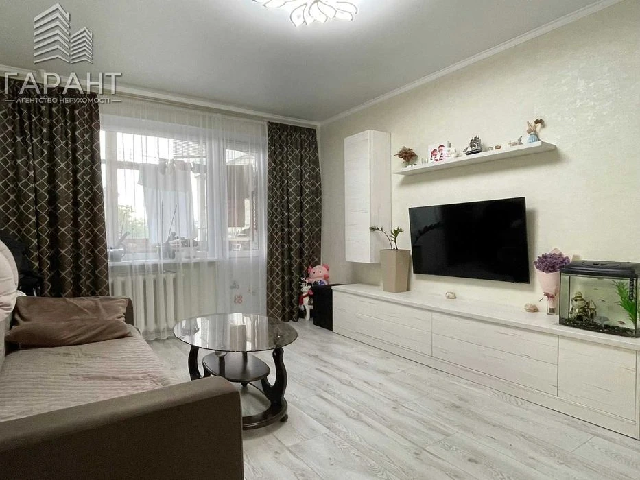 Продам 2-х кімнатну квартиру з ремонтом. Пр-кт М. Лушпи.
