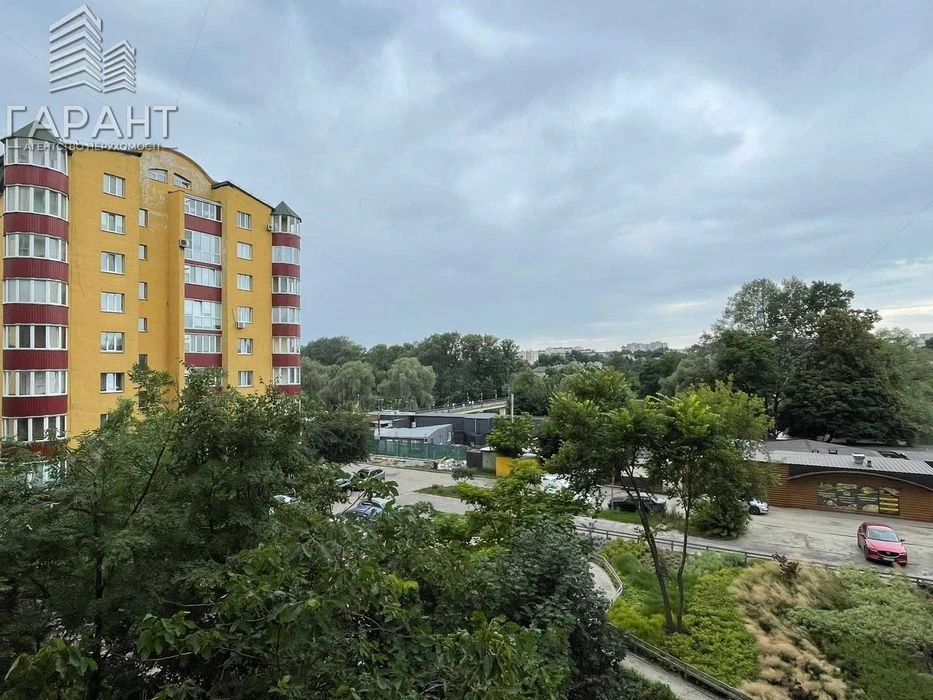 Продам 2-х кімнатну квартиру з ремонтом. Пр-кт М. Лушпи.