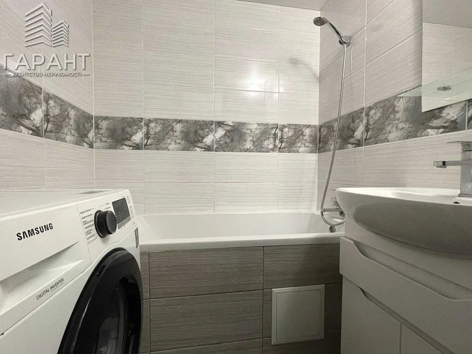 Продам 2-х кімнатну квартиру з ремонтом. Пр-кт М. Лушпи.